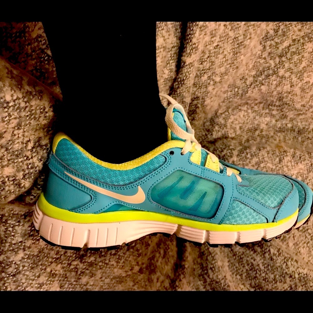 Shoes - Picture 4 of 11